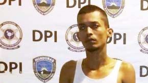 Uno de los detenidos tiene  21 años, y otro, 28.