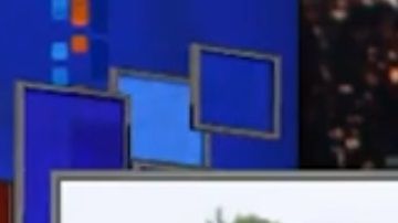 El comediante Stephen Colbert presentó un 'sketch' con tres "Melanias".