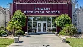 Al escapar del lugar, el hondureño tuvo que saltar tres vallas con alambres de púas.