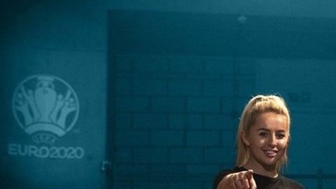 'Skillzy' acompañado de Liv Cook y Tobías Becks.