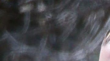 Hailey Baldwin en la playa.