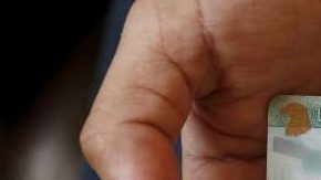 El acusado también vendía tarjetas de seguro social