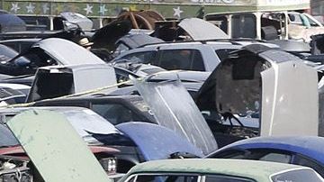 10/30/15 /SUN VALLEY/From doors, radiators, starters or hard-to-get auto parts could be found at U Pick Parts in Sun Valley. For more than a half-century U Pick Parts has served San Fernando Valley residents and Hollywood filmmakers. The landmark will be closing its doors Jan. 1 2016. (Photo by Aurelia Ventura/La Opinion)