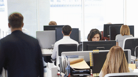 Si la gente se educa sobre otras culturas se pueden evitar problemas en las oficinas con diversidad de empleados.