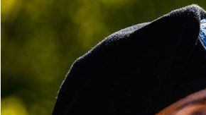 Las militares usan muchos equipos diseñados para hombres.