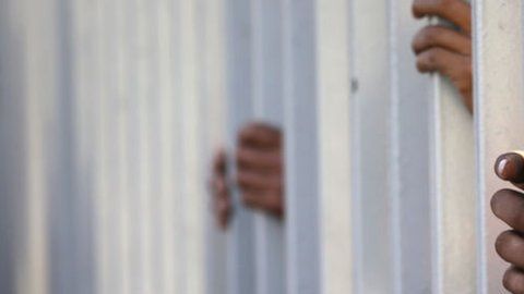 Según activistas el gobierno estadounidense redujo el número de personas que, diariamente, pueden presentar su solicitud de asilo en las garitas fronterizas.