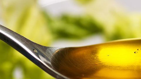 La Comisión Europea incluyó al aceite de olivo en una lista de productos adulterados.