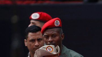 Maduro también pidió a la milicia que se dedique a la producción de alimentos en la agricultura.