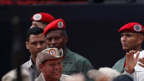 Maduro también pidió a la milicia que se dedique a la producción de alimentos en la agricultura.