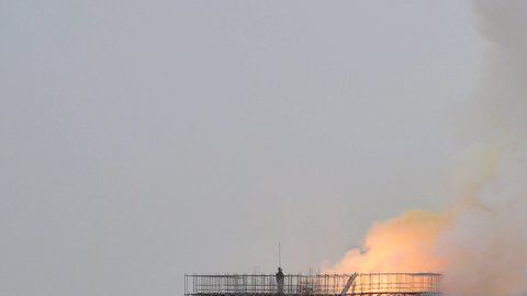 El incendio empezó a eso de las 18:30 locales.