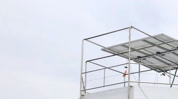 La pareja duda que la estructura esté en aguas del territorio tailandés.