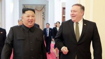 Mike Pompeo (derecha) viajó cuatro veces a Pyongyang.