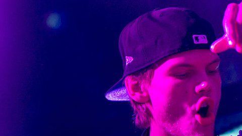 Avicii falleció a los 28 años de edad, el 20 de abril de 2018.
