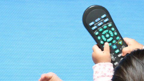 ¿Controlas el tiempo que tus hijos pasan frente a una pantalla?