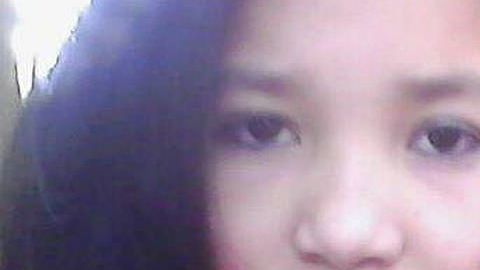 Supuestamente, mata a su hermano y se come su pene siguiendo un rito satánico.