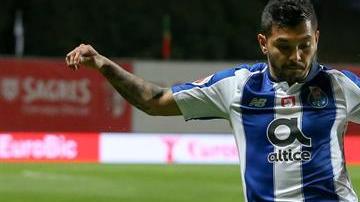 "Tecatito" Corona llegó a 28 partidos disputados en la Champions League