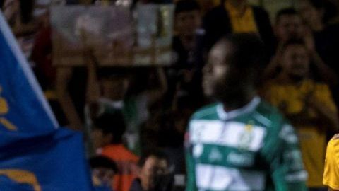Los Tigres de la UANL se adelantaron a los Santos Laguna en la semifinal de la Concachampions.