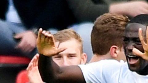 El brasileño Matheus Cunha del Leipzig celebra su gol frente al Bayer Leverkusen.