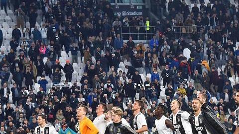 Juventus derrotó 2-1 al AC Milan y está a un paso de conquistar su octavo título consecutivo de la Serie A