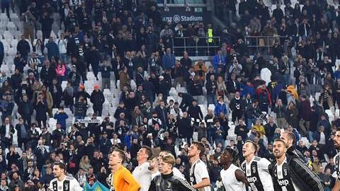 Juventus derrotó 2-1 al AC Milan y está a un paso de conquistar su octavo título consecutivo de la Serie A