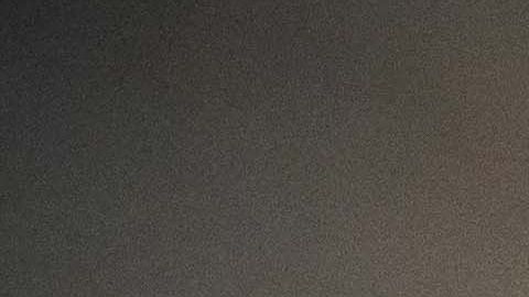 El cura entró al edificio con los bomberos.