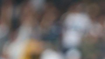 El jugador de Toluca Alexis Canelo celebra un gol ante Pumas pero no fue suficiente.