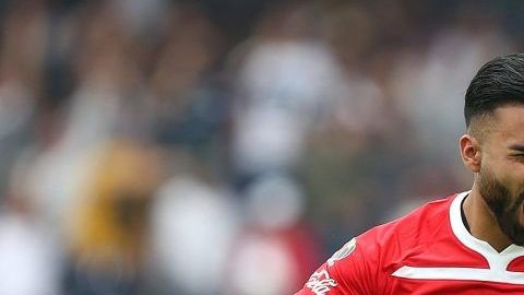 El jugador de Toluca Alexis Canelo celebra un gol ante Pumas pero no fue suficiente.