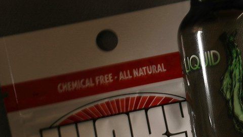 En dosis altas, sus efectos se asemejan a los de la morfina.