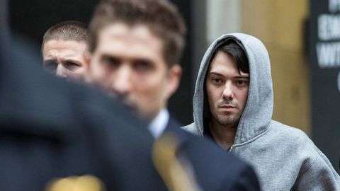 Martin Shkreli perdió su libertad bajo fianza por publicar un mensaje en Facebook, en octubre pasado