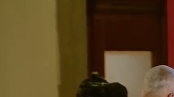 El Presidente López Obrador y el periodista Jorge Ramos revisando juntos las cifras de homicidio esta mañana.