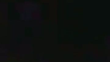 La pareja en el auto.