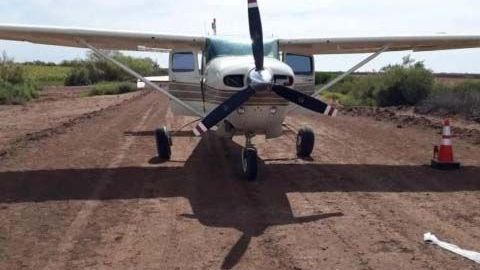 Narcos abandonaron la avioneta.