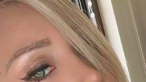 La modelo chilena Daniella Chávez, consumada americanista y ahora analista de boxeo.