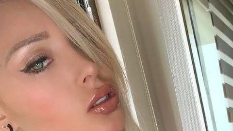 La modelo chilena Daniella Chávez, consumada americanista y ahora analista de boxeo.