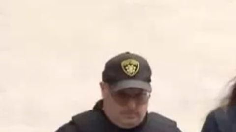 Charlene Childers al ser trasladada