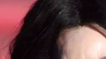 Cher criticó que no se atienda a estadounidenses pobres, así como se ayuda a inmigrantes.