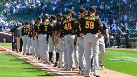 Los Cachorros de Chicago abrieron la temporada en casa ganando a los Piratas. (Javier Quiroz / La Raza)