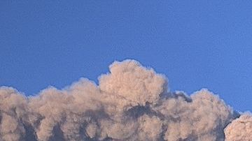 Elevan alerta tras erupciones del volcán Popocatépetl.