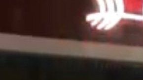 Gerardo Velázquez fue agredido con un vaso de "cerveza" en plena transmisión