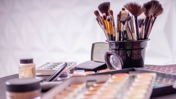 En la industria del maquillaje también es más o menos normal que algunas marcas te den muestras gratis o grandes descuentos.