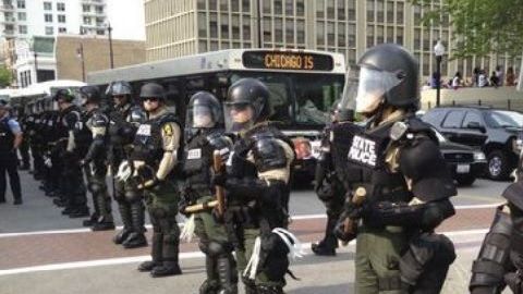 Grupos de adolescentes de Chicago vuelven a causar disturbios en las calles.