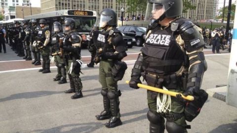 Grupos de adolescentes de Chicago vuelven a causar disturbios en las calles.