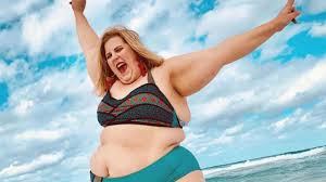 Modelo de talla grande.