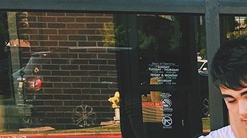 Los sueldos de algunos empleos para jóvenes son mayores al mínimo.