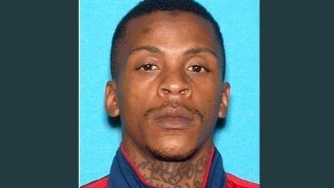 El sospechoso fue identificado como Eric Holder, de 29 años.