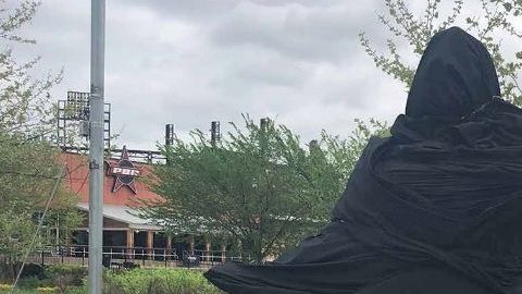 La estatua de la cantante Kate Smith fue cubierta en Filadelfia