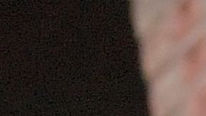 Felicity Huffman sale del Palacio de Justicia, John Joseph Moakley, después de comparecer ante el Tribunal Federal para responder a los cargos derivados del escándalo de admisión a la universidad el 3 de abril de 2019 en Boston, Massachusetts.