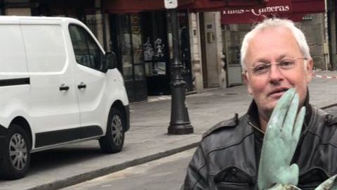 El gallo se encuentra abollado pero se puede restaurar.