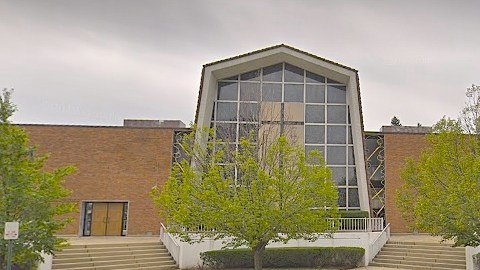 La Policía lo arrestó en la iglesia St. Gertrude, ubicada en el 9613 Schiller Blvd. Foto Departamento de Policía de Franklin Park