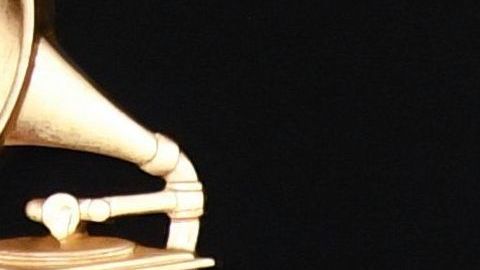 Lele Pons luce impactante.